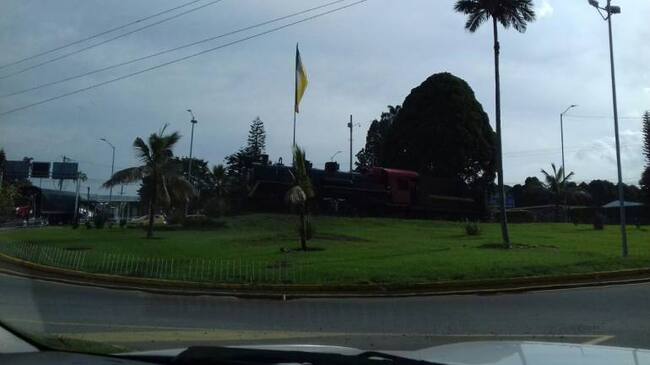 Glorieta de la maquina del ferrocarril al norte de Armenia