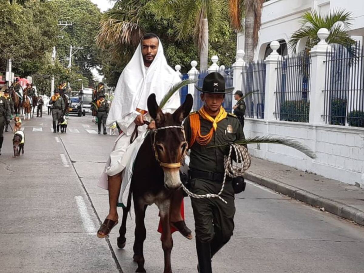 Policía realizó caravana con el Santísimo por los barrios de Cartagena