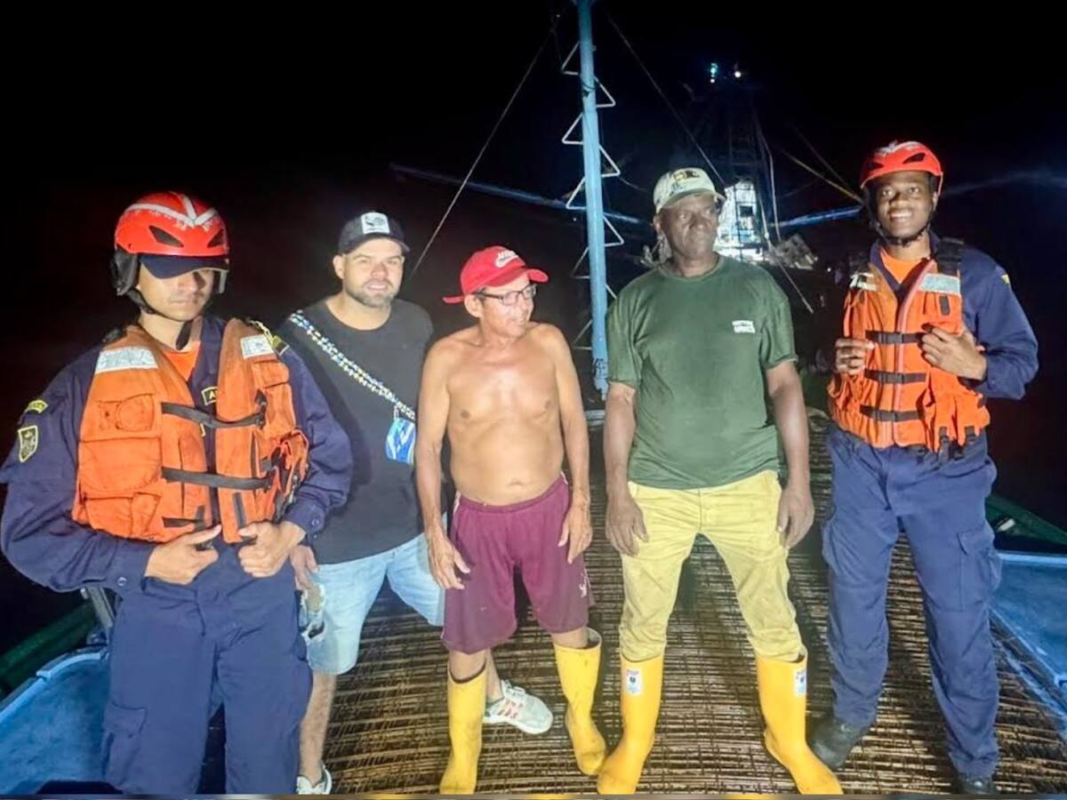 Armada rescata a nueve personas a la deriva de aguas del Pacífico colombiano