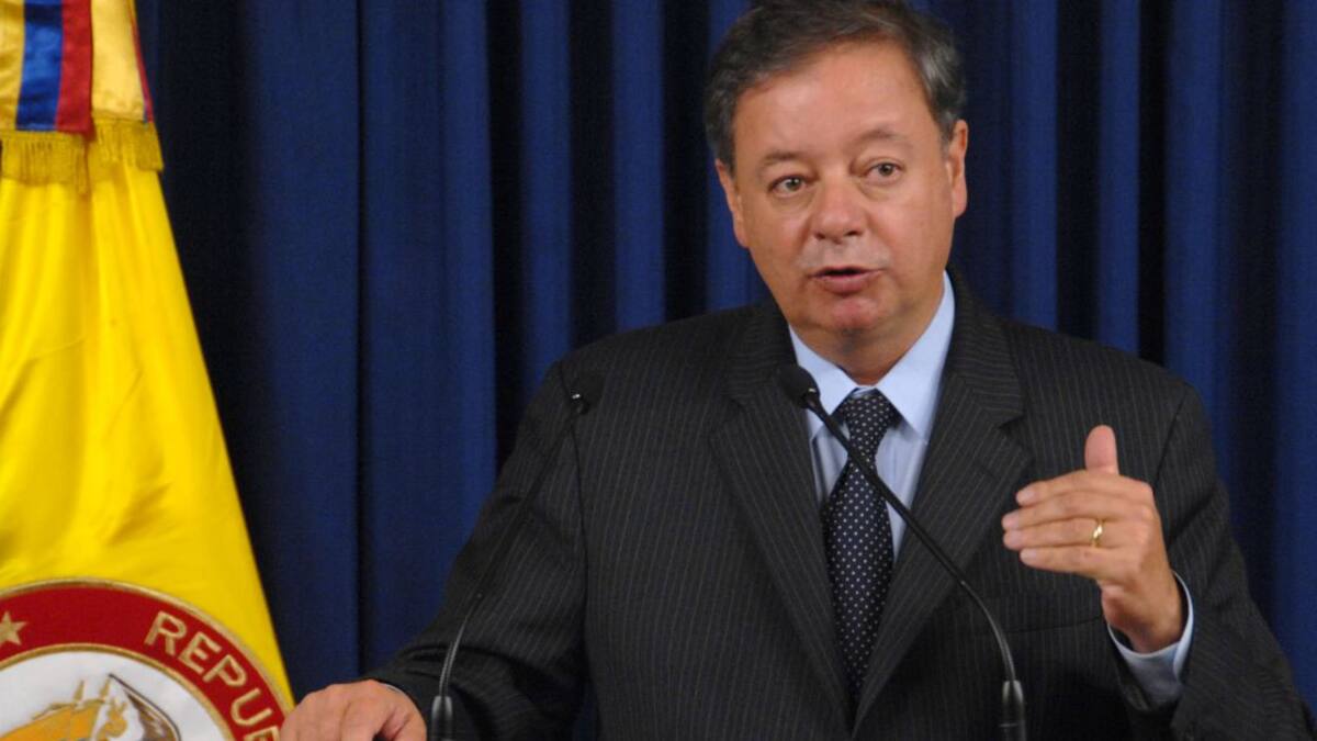"EE.UU. puede jugar una guerra local y sabe que no tiene consecuencias": Exministro Silva