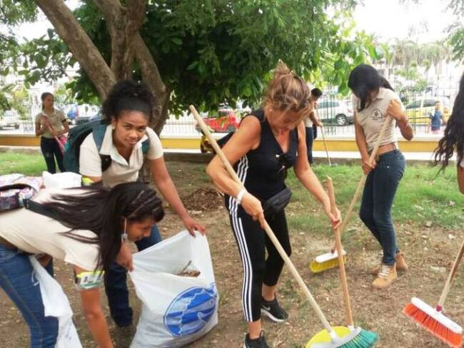 Cartagena celebró día del medio ambiente con limpieza al emblemático parque Centenario