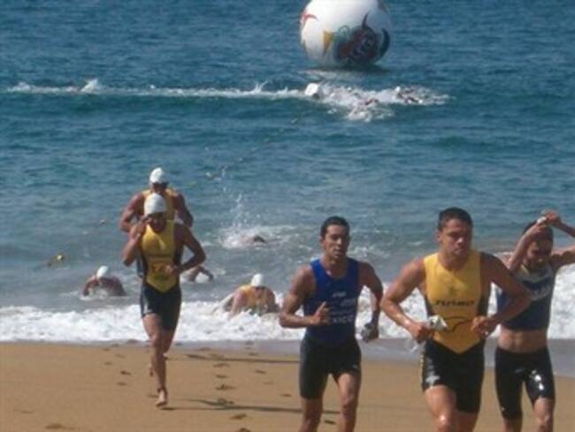 Triatletas colombianos se clasifican a Olímpicos Juveniles en Singapur