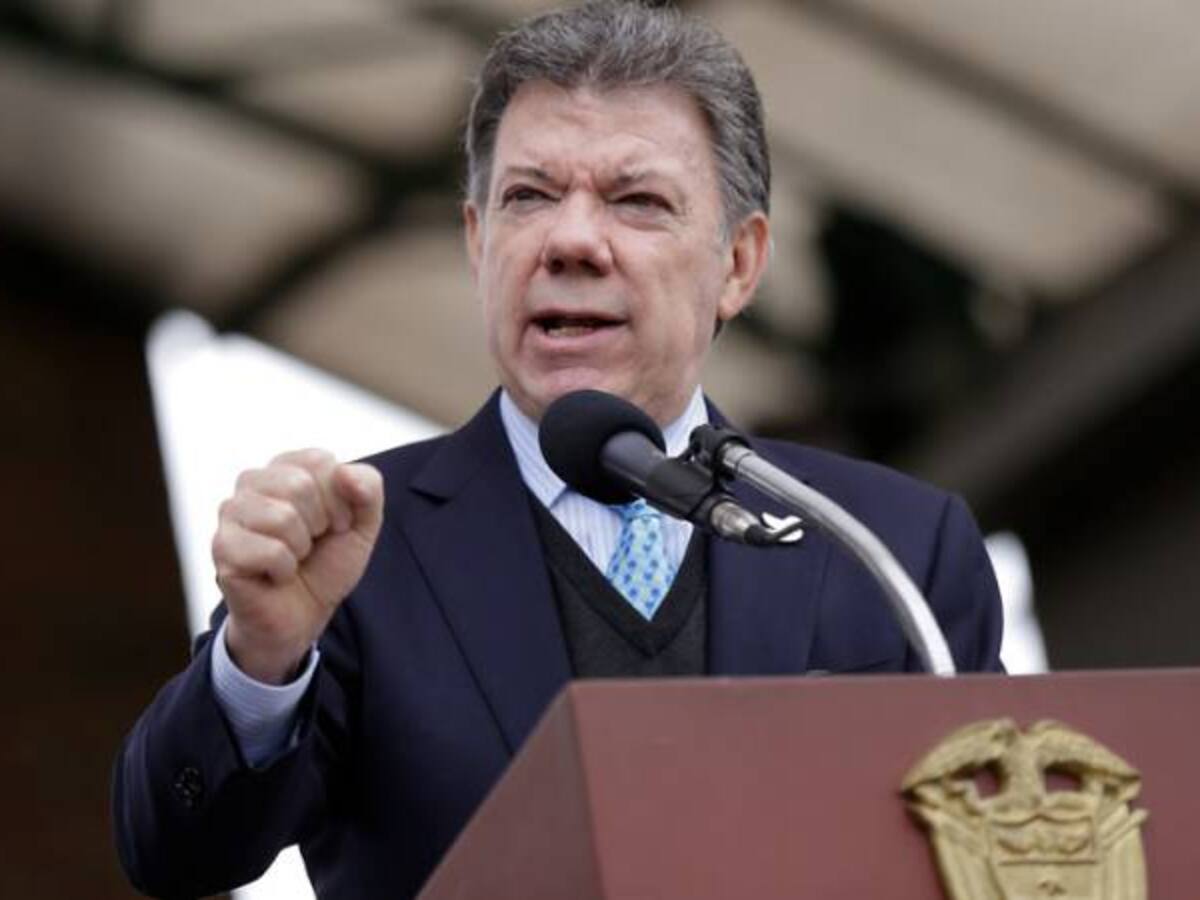 Gobierno exige fecha clara para la dejación de armas de las Farc: Santos