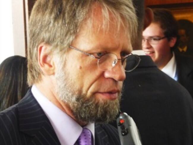 Duro con las Farc, prudente con Venezuela: Antanas Mockus