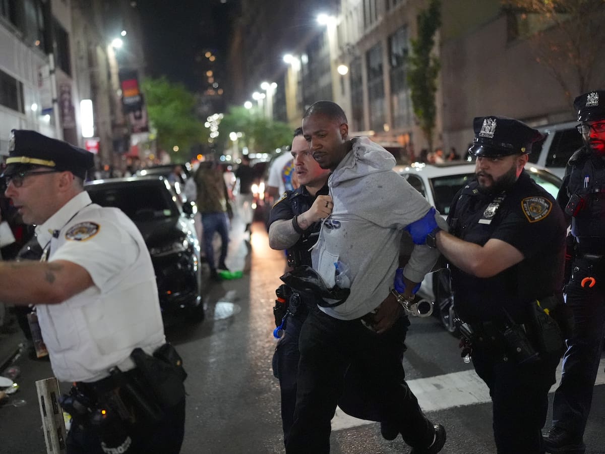 63 personas detenidas en Nueva York tras la histórica victoria de los Knicks