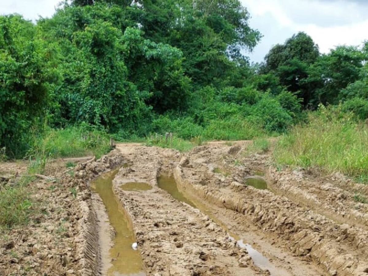 Campesinos de Villanueva lanzan SOS por vías y pérdida de cultivos