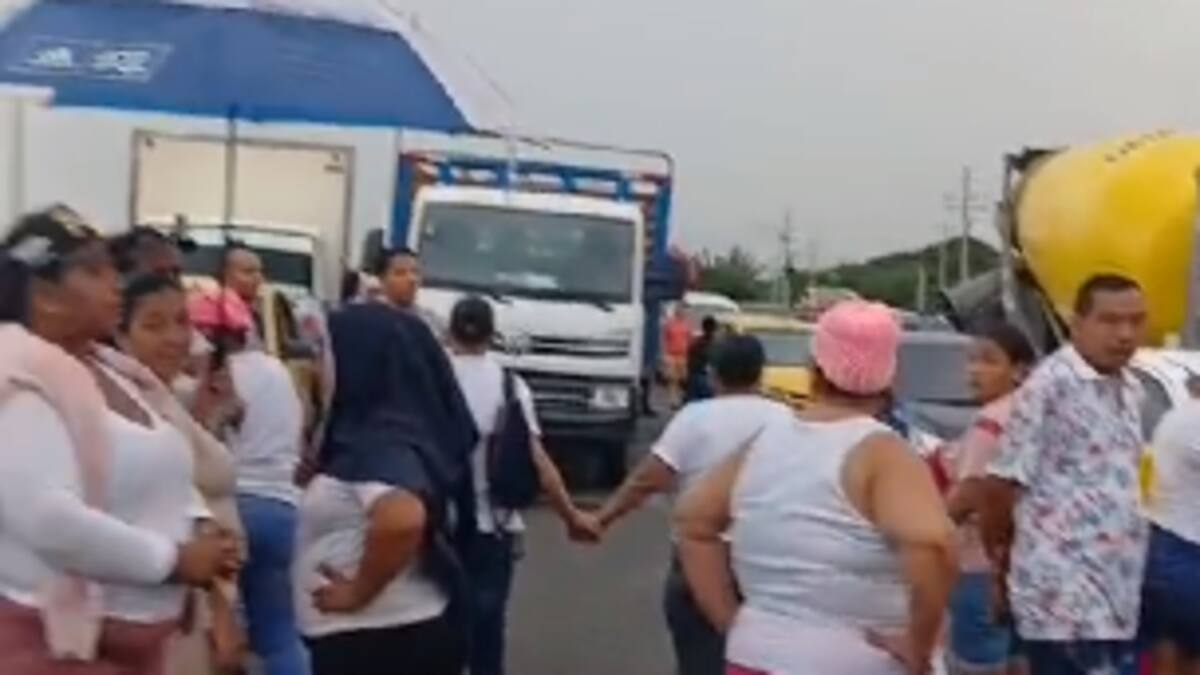 Padres de familia bloquean La Cordialidad por falta de rutas escolares