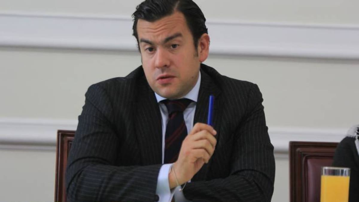 Rodrigo Lara anunciaría su candidatura a la alcaldía de Bogotá en abril