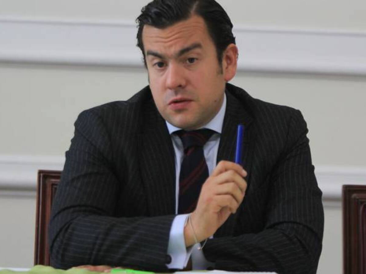“En la Cámara no vamos a pupitrear la JEP”: Lara al Gobierno