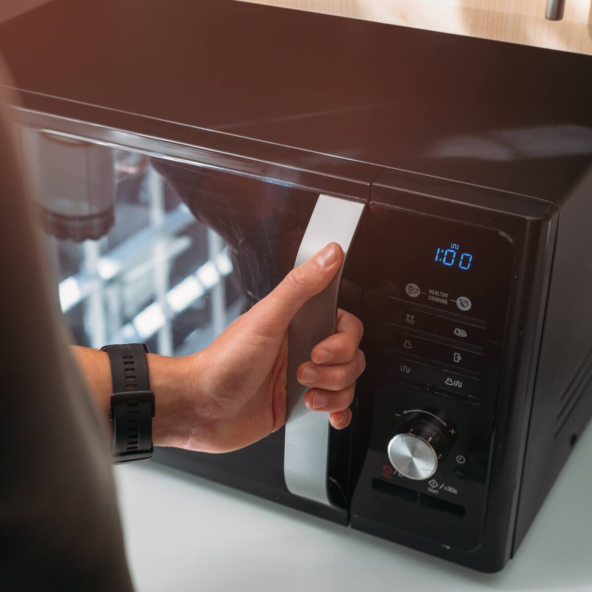 Qué tan saludable es cocinar en microondas: OMS y National Geographic aclaran los efectos