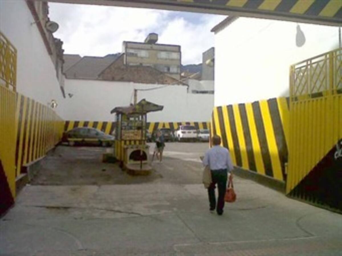 Distrito estaría construyendo parqueadero sin licencia