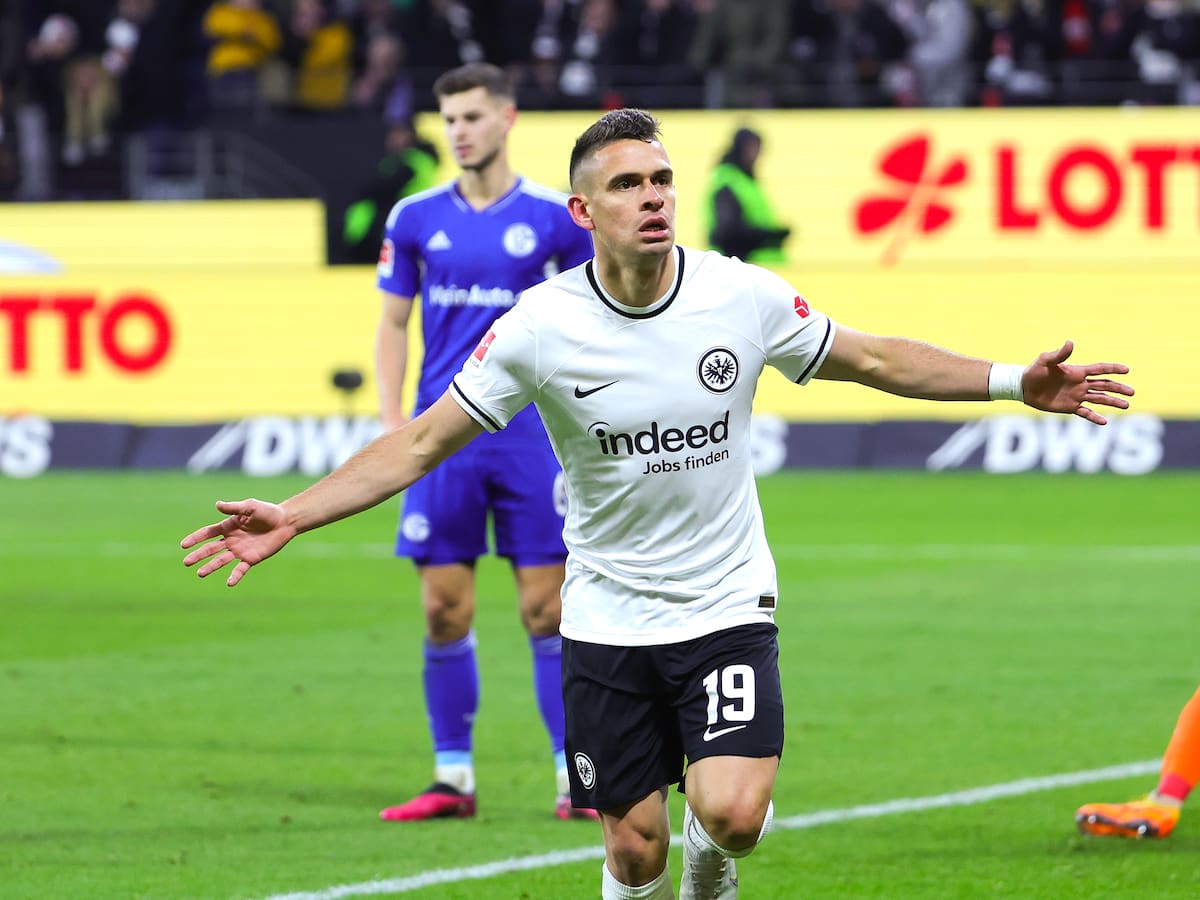 Rafael Santos Borré volvió ‘on fire’: golazo y asistencia en 21 minutos