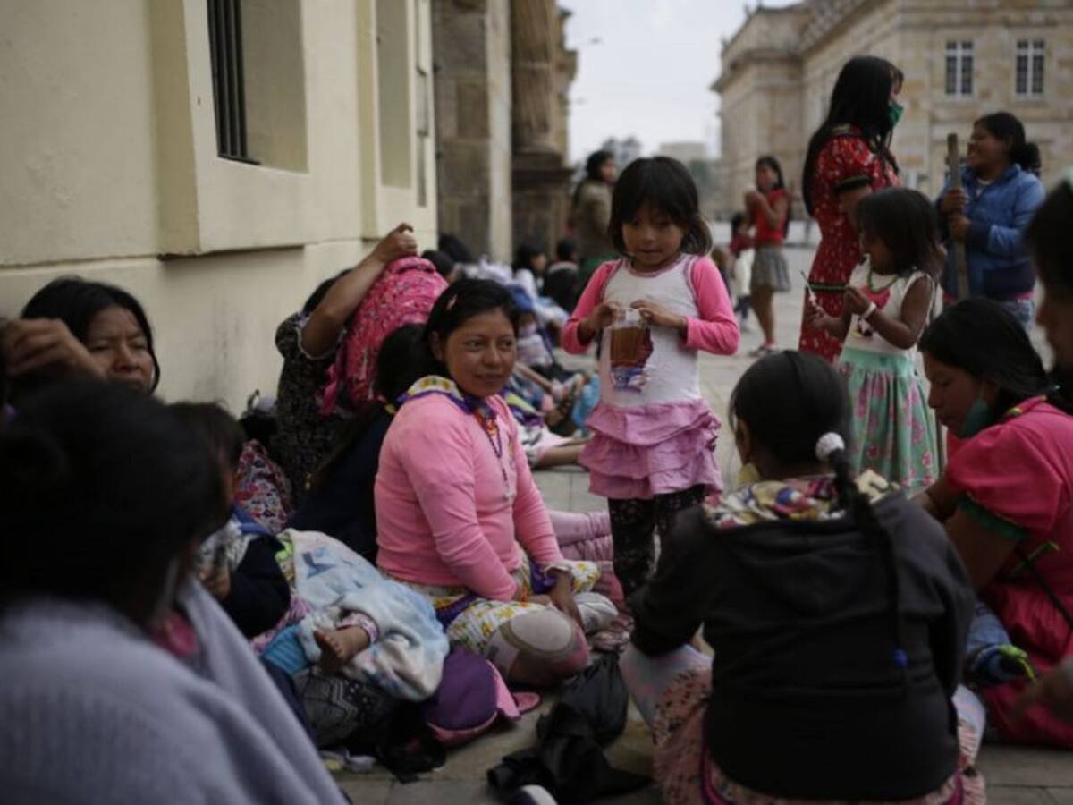 Indígenas Embera, deambulando por el centro de Bogotá en cuarentena