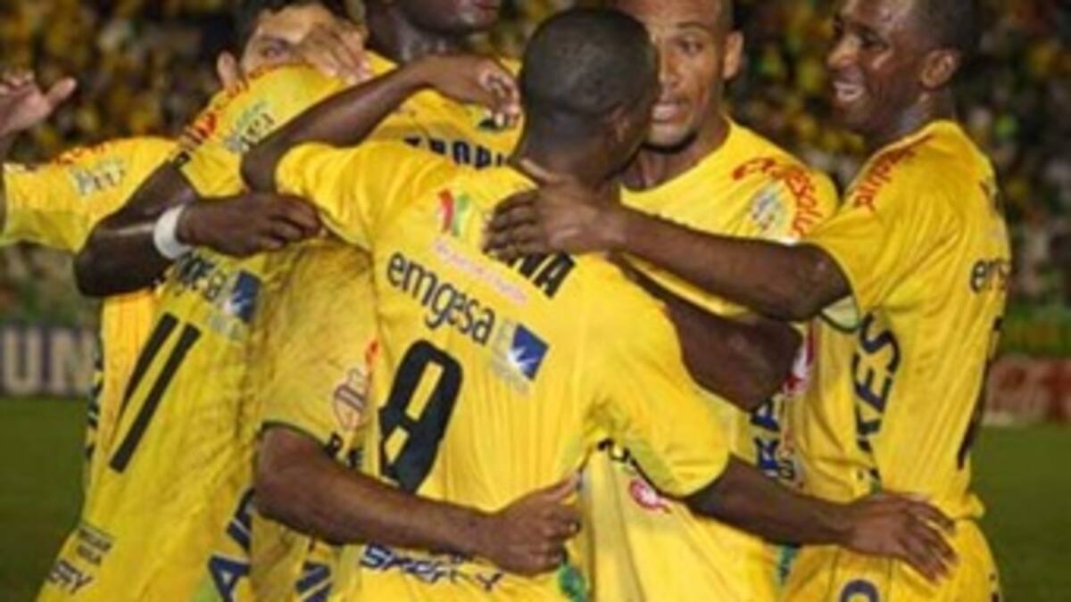 Huila cayó 2-0 ante el Medellín y conservó el liderato del fútbol colombiano