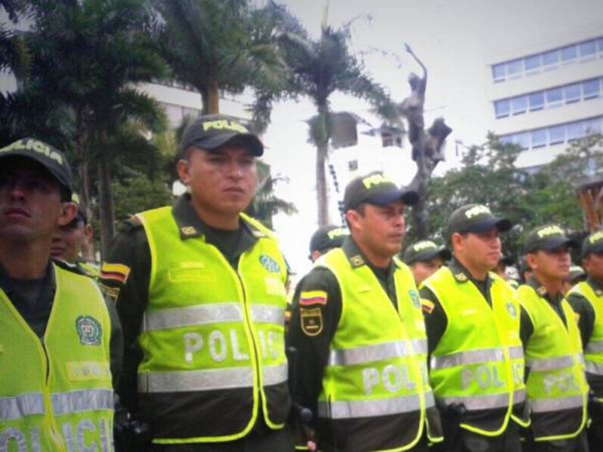 En Armenia capturaron a dos falsos policías luego de cometer un hurto