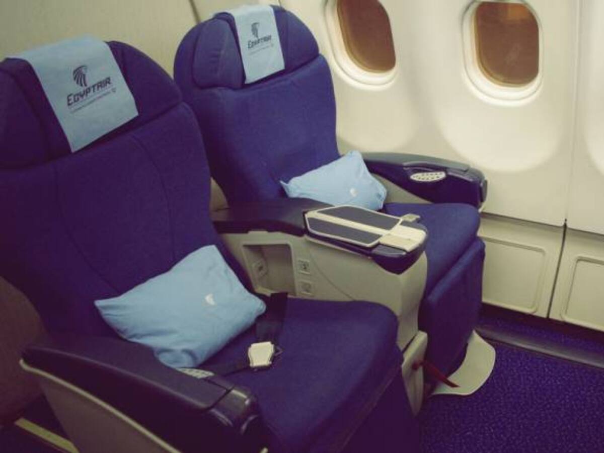 El avión de Egyptair habría enviado alarmas de humo a bordo antes de desaparecer