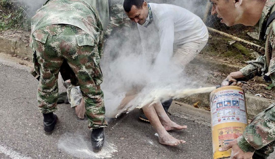 El suceso dejó como resultado a varias personas heridas.