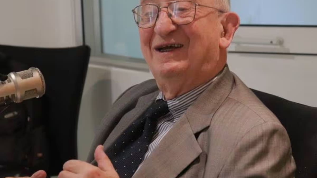 ‘Es bueno saberlo’, el libro de Manuel Drezner “para leer en el baño y en todo lugar”