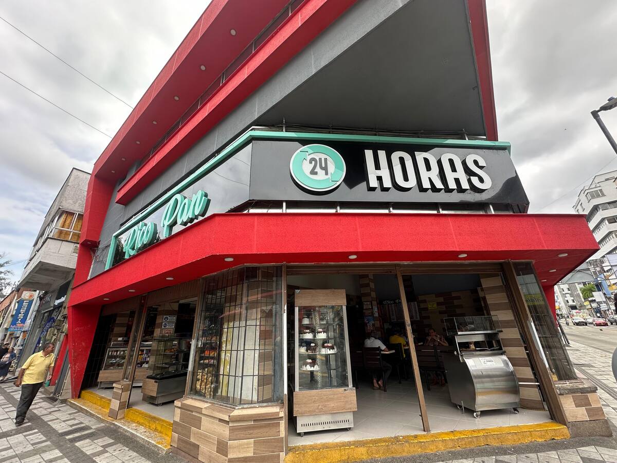 ¿Cuál es la situación de cafeterías en Armenia que funcionaban 24 horas?