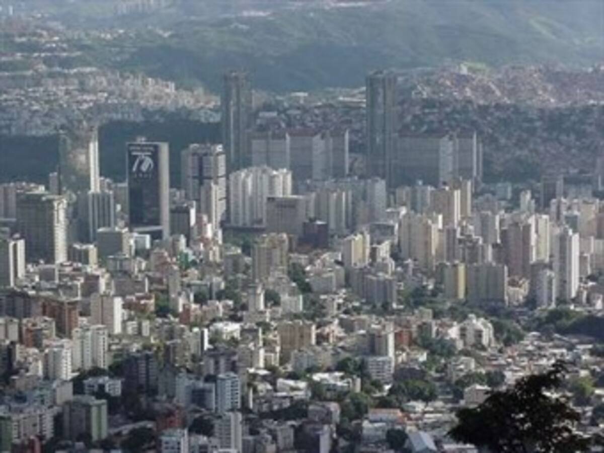 Temblores, lluvias, vientos y fallos eléctricos despiertan a los caraqueños