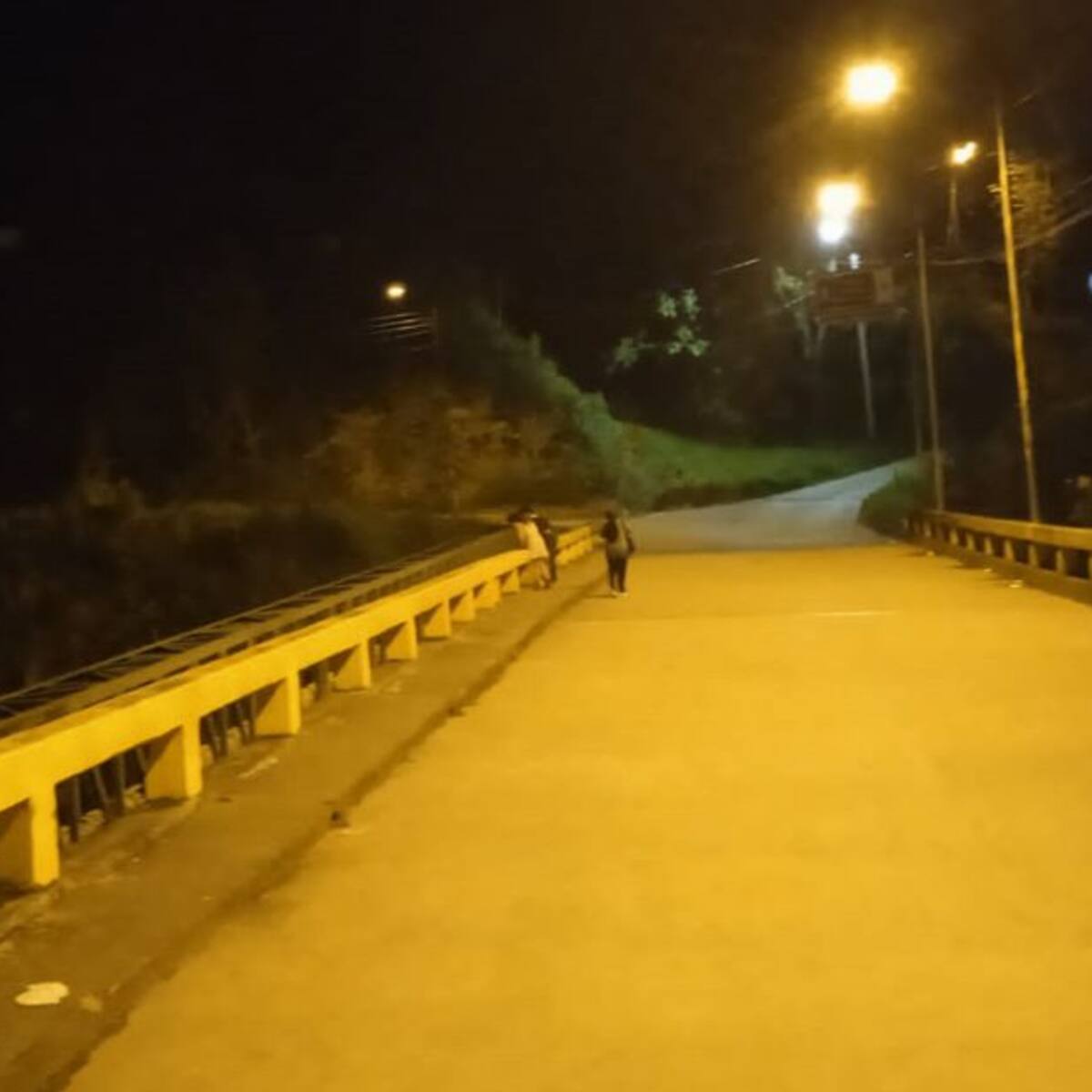 Hombre al parecer bajo consumo de alcohol, cayó de puente en Pijao y murió
