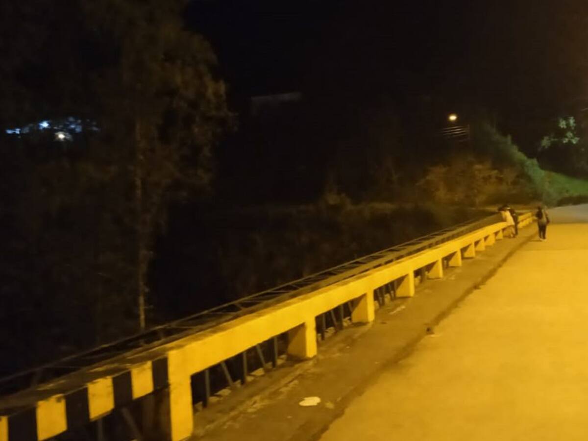 Hombre al parecer bajo consumo de alcohol, cayó de puente en Pijao y murió