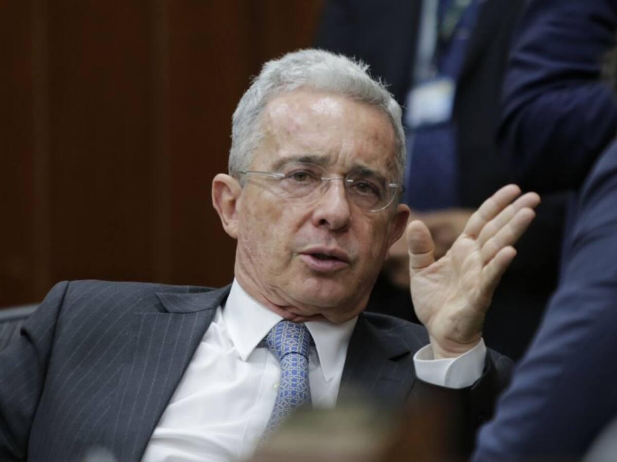 Hackean la cuenta de Instagram de Álvaro Uribe