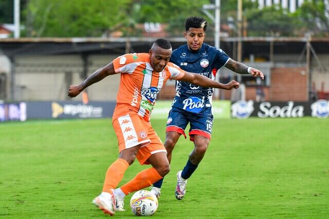 Envigado y Alianza Petrolera, que se enfrentan en el Polideportivo Sur (Colprensa).