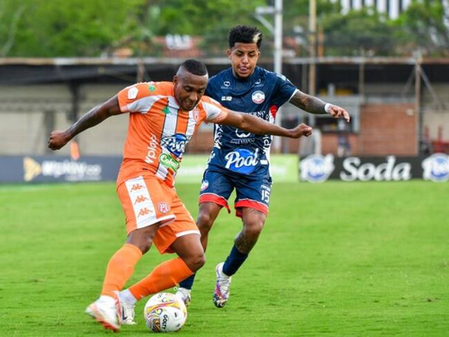 Envigado y Alianza Petrolera, que se enfrentan en el Polideportivo Sur (Colprensa).
