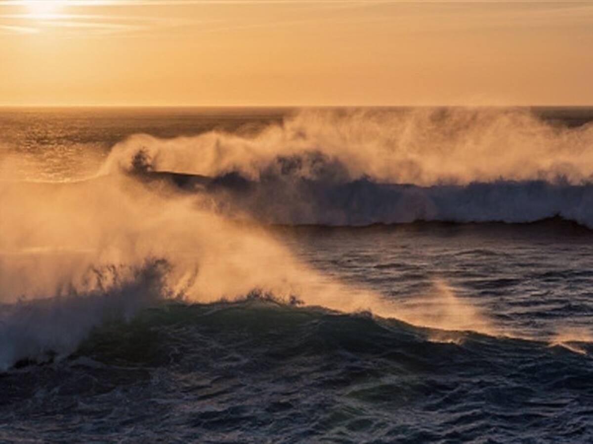 Autoridades advierten sobre fuerte oleaje y viento en las playas del Atlántico