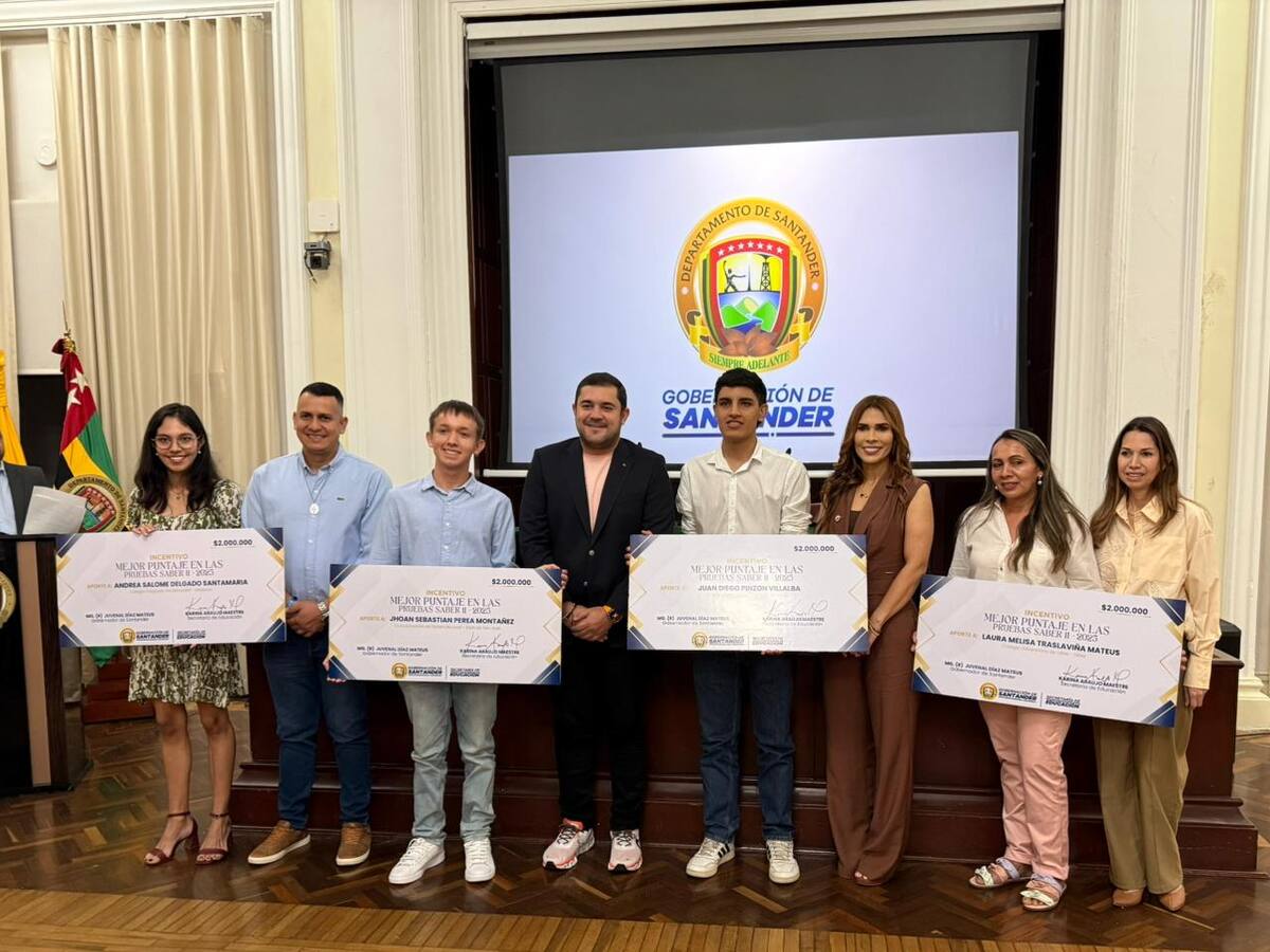 Gobernación de Santander dio incentivos a estudiantes destacados en las pruebas Saber 11 2025