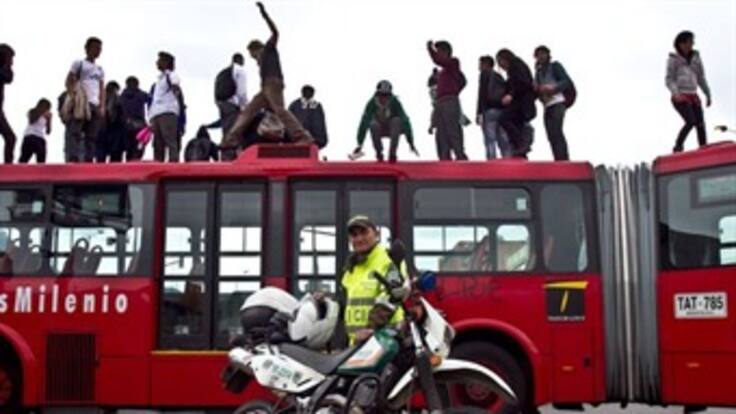 Padres tendrán que responder por actos vandálicos de menores contra Transmilenio: Policía