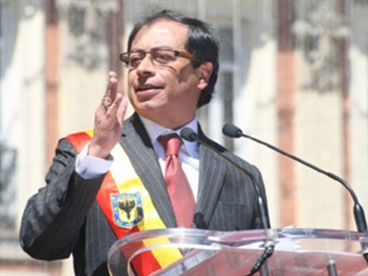 Denuncian vínculos de neonazis con la revocatoria de mandato del alcalde Petro