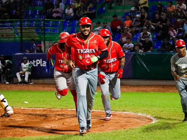 Los Tigres de Cartagena derrotaron ampliamente a los Toros en Sincelejo
