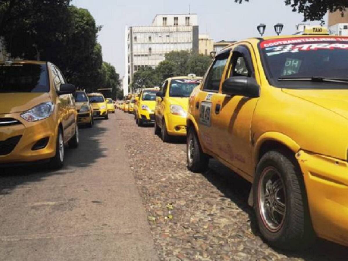 Taxistas piden desmonte de nuevo pico y placa