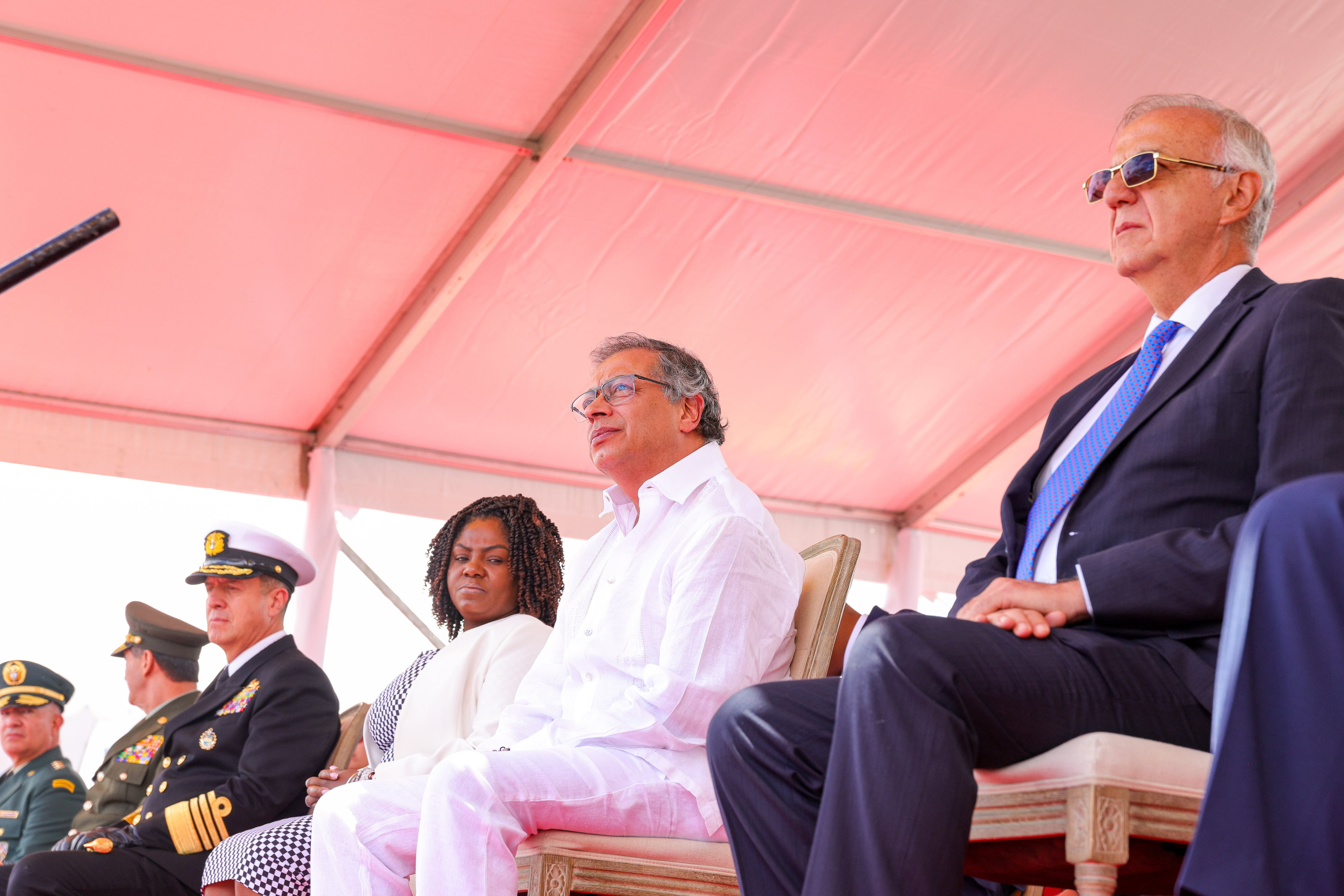 Presidente Gustavo Petro en el desfile militar del 20 julio. / vía Flickr, julio-Joel González5808
