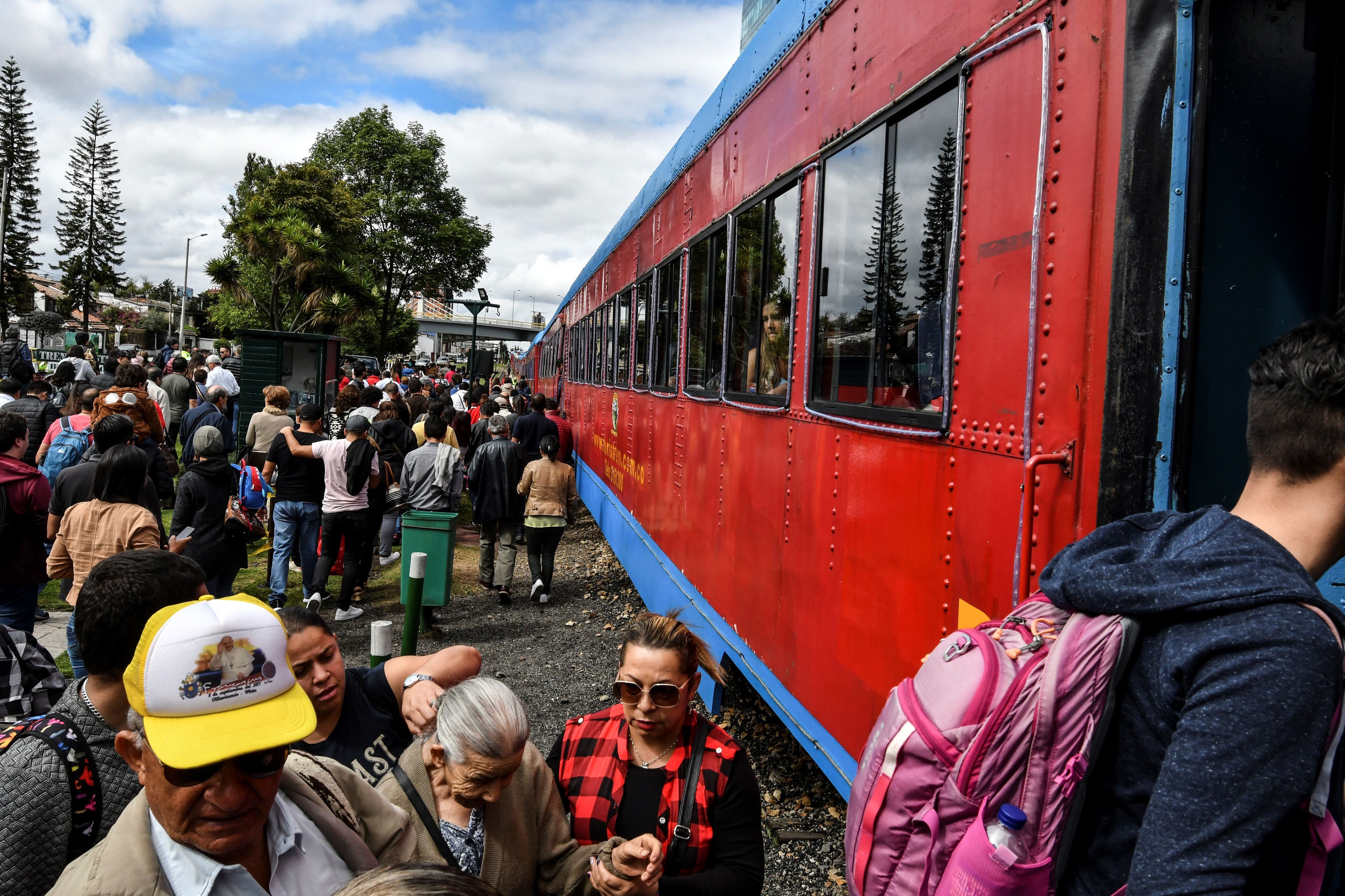 Tren turístico "Turistren de la Sabana" en la estación de Usaquén en Bogotá durante alrededor de la capital colombiana.