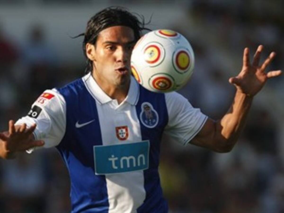 Atlético de Madrid admite interés por Falcao García