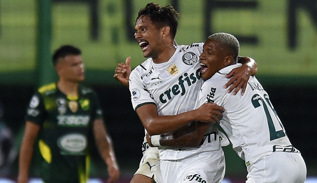 Gustavo Scarpa festeja el gol de la victoria de Palmeiras en territorio argentino.