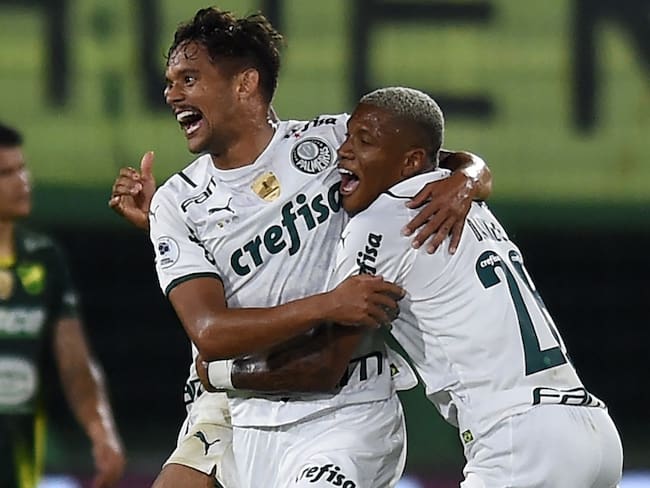 Gustavo Scarpa festeja el gol de la victoria de Palmeiras en territorio argentino.