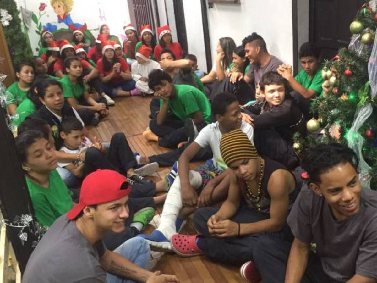 Caracol Radio entregó regalos de navidad a tres fundaciones