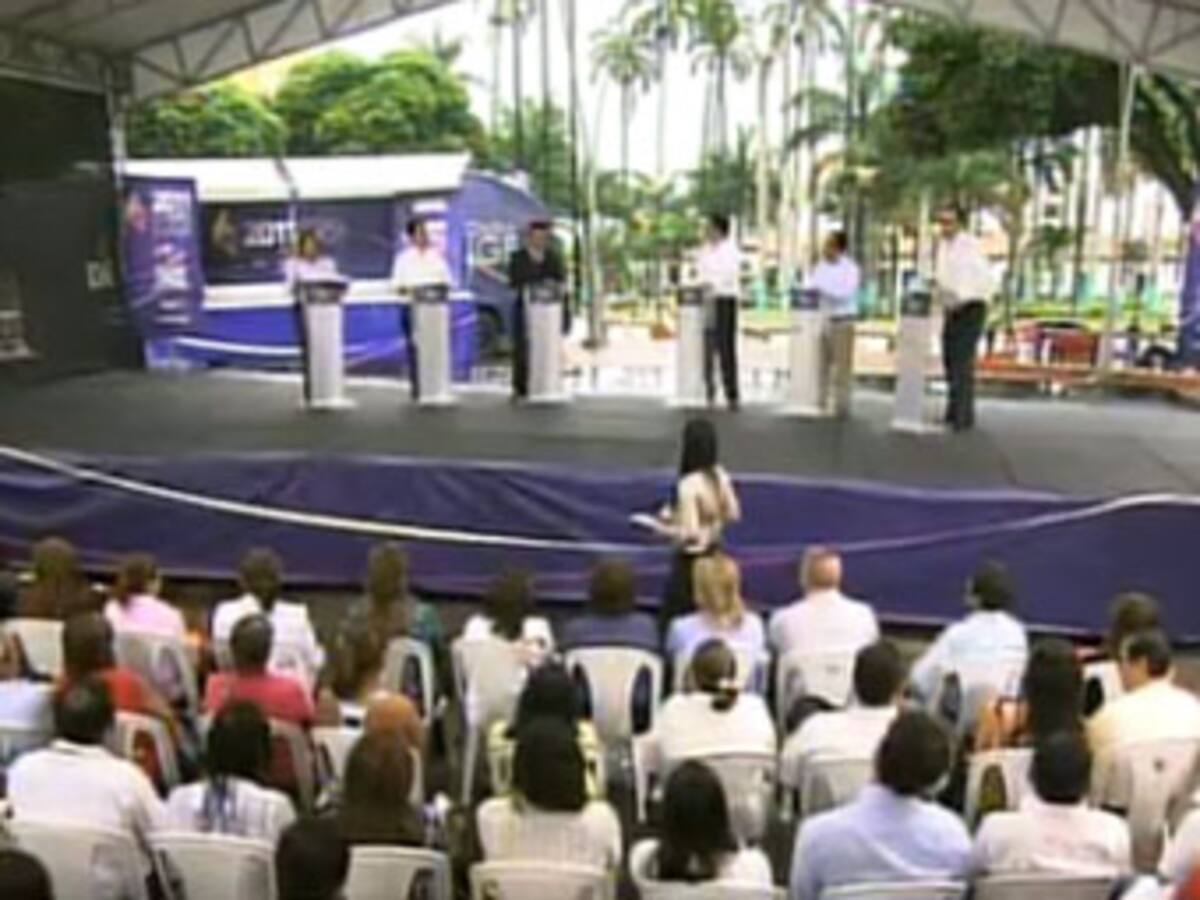 Candidatos a la alcaldía de Bucaramanga niegan apoyo de 'parapolíticos'