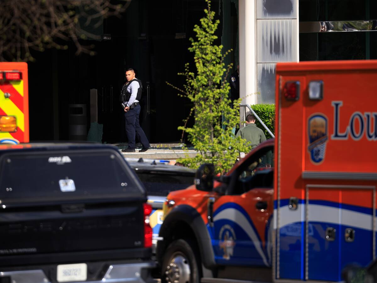 Tiroteo en un banco de Louisville, EE.UU., deja hasta el momento 5 muertos y 6 heridos