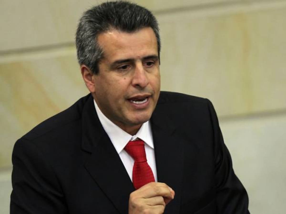 Presidente del Congreso pide revolcón ministerial urgente
