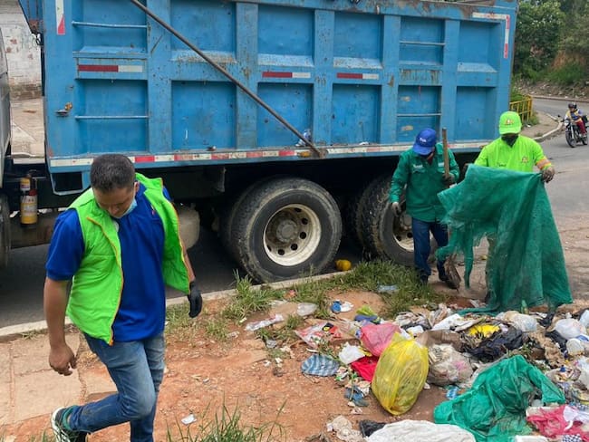 Emaf está recogiendo las basuras de todo Floridablanca