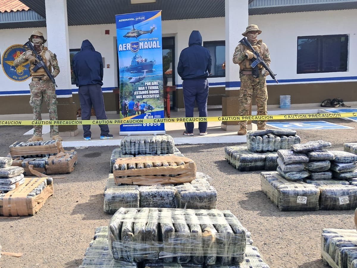 Dos colombianos capturados en la incautación de casi dos toneladas de droga en Panamá