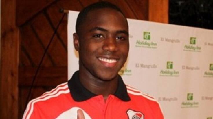 Eder Álvarez Balanta: "Todavía no tengo cupo de extranjero disponible"