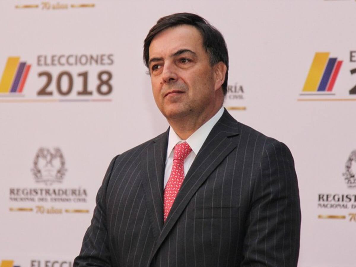 Registrador descarta renunciar, tras polémica por tarjetones de las consultas