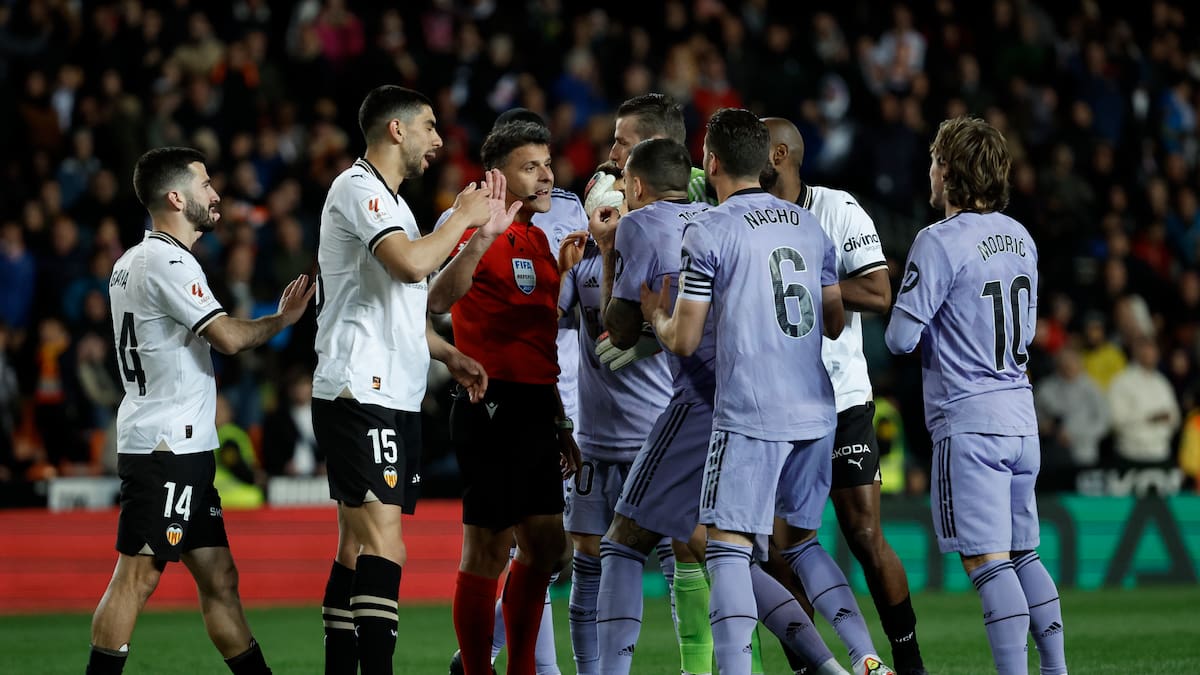 Video | Gil Manzano acabó el partido cuando Real Madrid iba a marcar el gol de la victoria