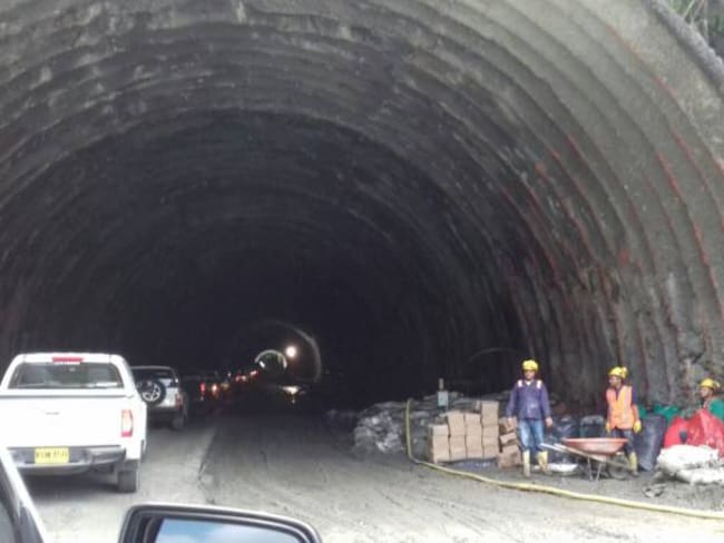 Daños y obras de mala calidad en el túnel de la línea los deberá pagar el anterior contratista